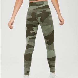 Aerie Move Camo Leggings Sz M